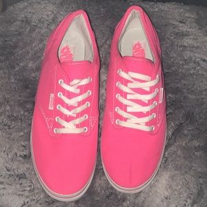 BRAND NEW pink vans size 7